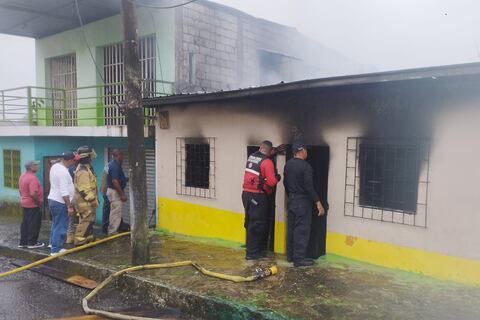 Adulto mayor fue rescatado de una vivienda que se incendió en Quinindé