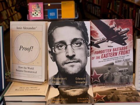 Estados Unidos demanda a Edward Snowden por su autobiografía recién publicada