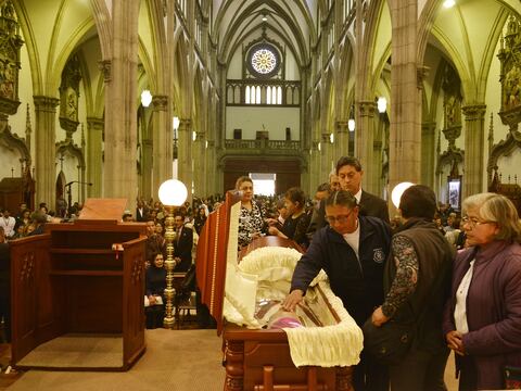 Monseñor Alberto Luna Tobar recibió adiós de feligreses de Quito