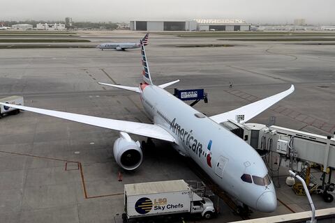 Aeropuertos de Miami y Fort Lauderdale recomiendan a viajeros comunicarse con sus aerolíneas ante emergencia por huracán Ian