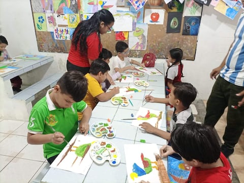 Niños de sectores populares acceden a vacacionales de artes en sedes de la Asociación Comunitaria Hilarte