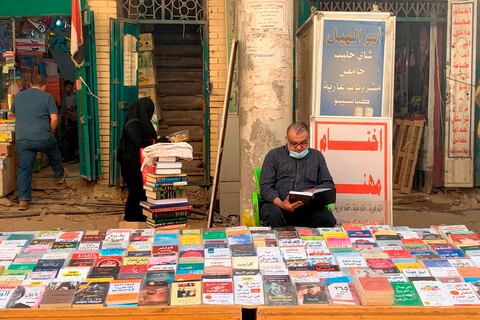 Al Mutanabbi, la calle de los libros de Bagdad lucha por renacer tras guerras y la pandemia