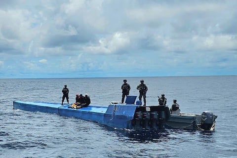 Dos ecuatorianos fueron capturados en una embarcación con dos toneladas de cocaína en aguas de El Salvador