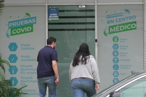 En laboratorios de Guayaquil se incrementa demanda de pruebas COVID-19 e influenza debido a complicaciones respiratorias