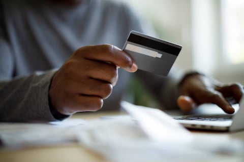 ¿Cuánto pagaré en total si compro ropa, alimentos y otras cosas por un valor de $ 1.000 con mi tarjeta de crédito y lo difiero a 6 meses?