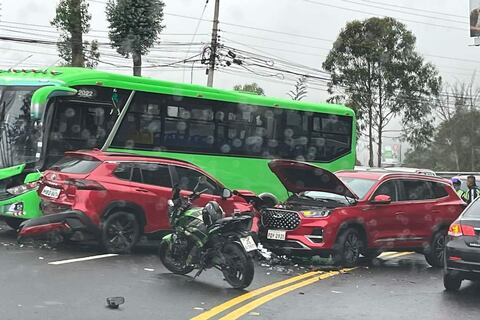 Concejal propone ordenanza para que ciudadanos reporten infracciones de tránsito en Quito y que sean sancionadas por AMT