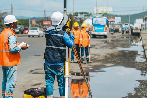 Trabajos de rehabilitación de la av. León Febres-Cordero se realizarán en la noche y por tramos 