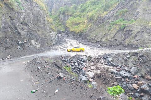 Agua lodosa podría estar descendiendo por las quebradas del volcán Tungurahua, advierte el Instituto Geofísico