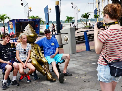 Norma en malecones de Guayaquil permite tomar fotos con cámaras profesionales