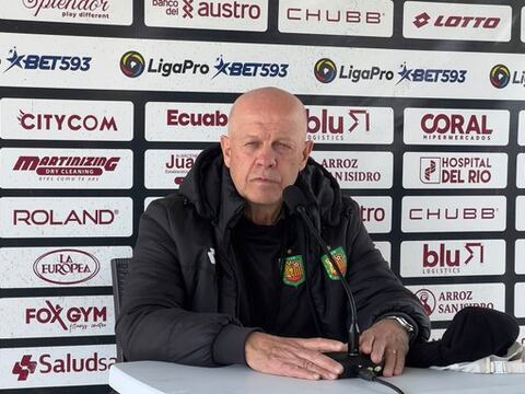 Deportivo Cuenca confirma salida del técnico Carlos Ischia, quien no renovó por motivos de salud