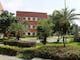Paneles solares, planta de tratamiento de agua  y reciclaje: así es un campus universitario verde en Ecuador