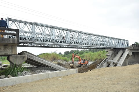 MTOP instala puente bailey en la vía La Troncal-El Triunfo 