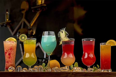 Estos son los 3 cocteles icónicos que se disfrutan en una salida pero que esconden una bomba de calorías