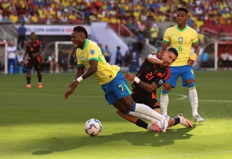 Conmebol reconoce error del VAR al no señalar penalti de Colombia sobre Vinícius