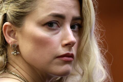 Amber Heard paga un millón de dólares a Johnny Depp un año después de perder el juicio