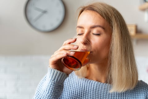 Ayunar sin dejar de comer: la bebida probiótica que imita los efectos del ayuno intermitente