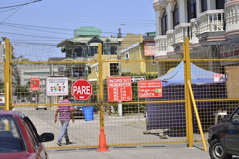 Lograr consenso entre los vecinos para instalar rejas, una de las dificultades en barrios para regularizar cerramientos en Guayaquil 