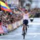 Van der Poel se impone en solitario en el Mundial de Ciclismo en ruta; Jhonatan Narváez era uno de los mejores latinoamericanos hasta que cayó al piso