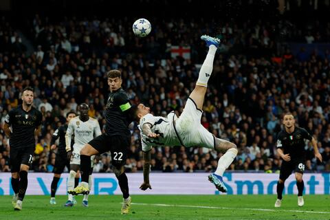 ¡Real Madrid experto para sufrir! los blancos lograron el triunfo al final del partido contra el Napoli por la Champions