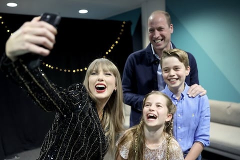 Taylor Swift posa con el Príncipe William y sus hijos: la familia real disfrutó del concierto de la famosa rubia 