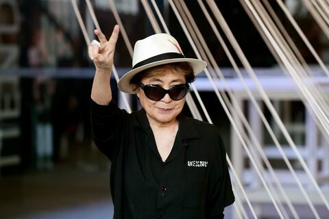 Mal de salud, Yoko Ono cede la gestión de sus millonarios negocios a su hijo, Sean