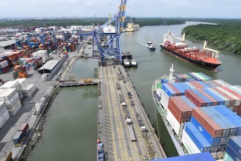 Escáneres estarán operativos en todos los puertos de Guayaquil para la primera quincena de noviembre próximo, aseguró Ralph Suástegui, director del Senae  