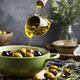 Si comes aceitunas y aceite de oliva con frecuencia podrías prevenir la diabetes y la obesidad