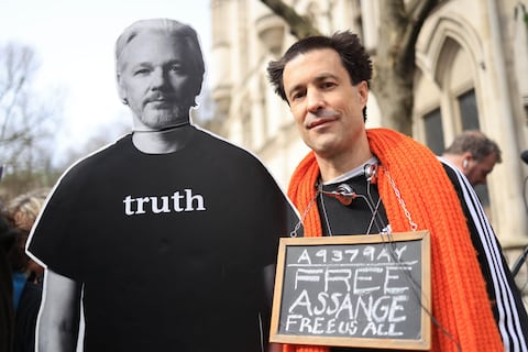 Tribunal de Londres aplaza decisión sobre extradición de Julian Assange a Estados Unidos
