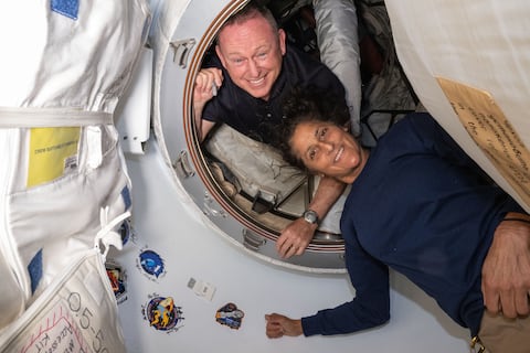Dos astronautas del proyecto Boeing varados en la EEI aún sin fecha de regreso a la Tierra