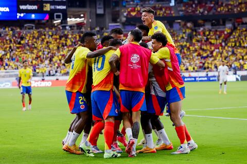 “Orgullosamente colombiano. El fútbol nos une, nos une la selección Colombia”, celebre el presidente Gustavo Petro por la goleada