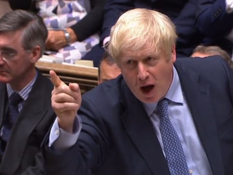 Boris Johnson, en una encrucijada tras derrotas en el Parlamento