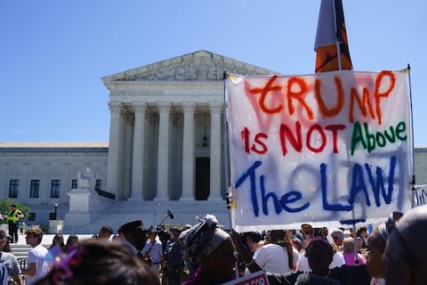 La Corte Suprema da inmunidad parcial a Donald Trump en el caso del asalto al Capitolio