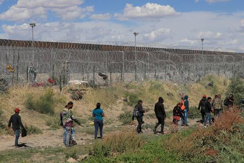 Siete olas migratorias registra el país desde 1950, miles de ecuatorianos enfrentan riesgos para llegar a Estados Unidos