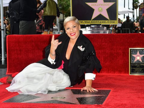 Pink celebra su estrella en el Paseo de la Fama en Hollywood