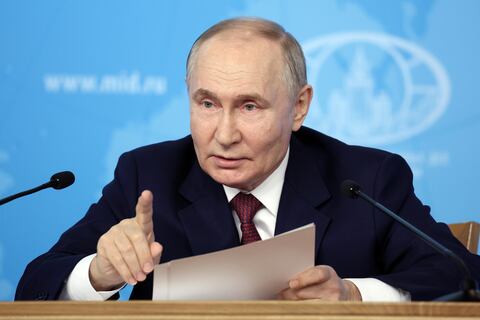 Vladimir Putin dijo que la guerra se termina si Ucrania retira sus tropas y renuncia a la OTAN
