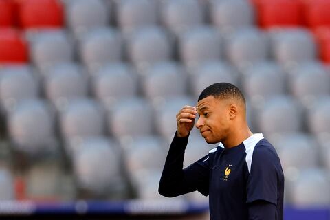 Técnico de España elogia a Kylian Mbappé antes del duelo con Francia en semifinales de la Eurocopa: El 50 % de él es el 100 % de cualquier otro  