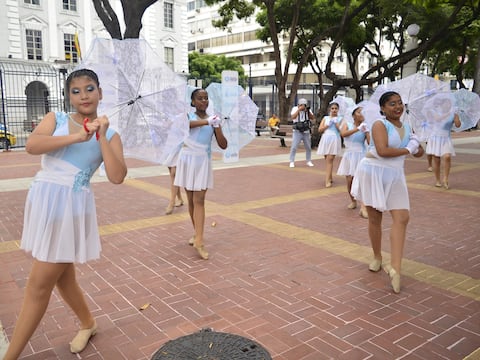 ‘Es mi ciudad y me emociona bailar para celebrarla’: niñas y adolescentes participaron del Festival Danzante en el Malecón Simón Bolívar
