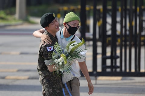 Jin, estrella de BTS, terminó el servicio militar obligatorio en Corea del Sur