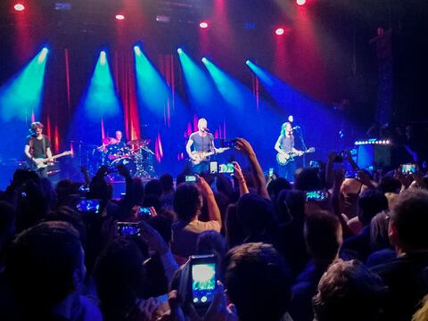 Sting y sobrevivientes de los atentados en París reinauguran el Bataclan