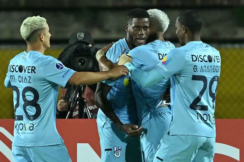 ¡​Atrapados! Universidad Católica está en Bolivia y no puede seguir viaje a Paraguay para juego de la Copa Sudamericana