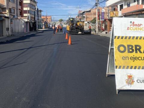 Obras de repavimentación se realizan en la avenida Yanahúrco, en Cuenca