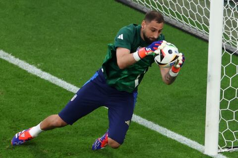 España, un vendaval: exige a Gianluigi Donnarumma su récord de paradas con Italia, con ocho