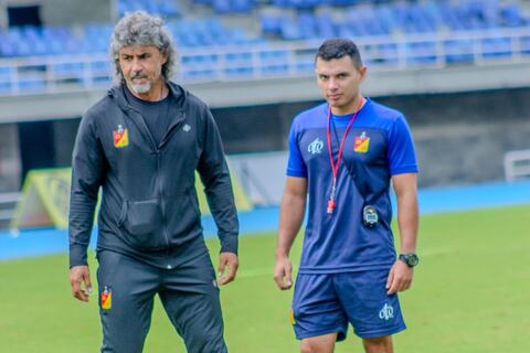 Oficial: Leonel Álvarez, mundialista con Colombia, es el nuevo técnico de Emelec