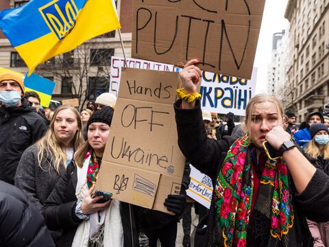 Miles de personas protestan alrededor del mundo en contra de la agresión de Rusia contra Ucrania
