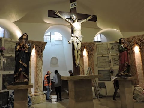 Cuenca prepara la cripta para monseñor Luna Tobar
