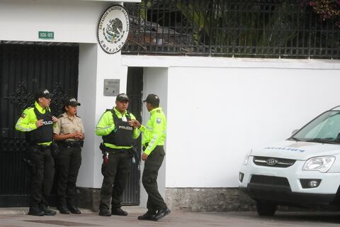 México recuerda a sus connacionales que no tienen intermediarios tras cierre de embajada en Quito