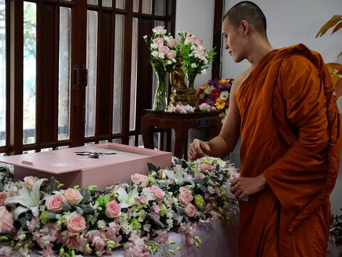 Funerales budistas para las mascotas en Bangkok