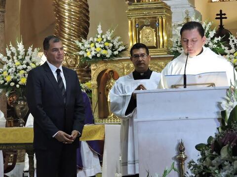 Rafael Correa participó de honras fúnebres por arzobispo Luna Tobar