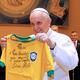 Entre Diego Maradona o Lionel Messi, el papa Francisco se inclina por el ‘gran señor Pelé’