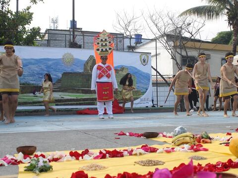 Con danzas y ofrendas florales se celebró el Inti Raymi en planteles de Guayaquil y Daule 